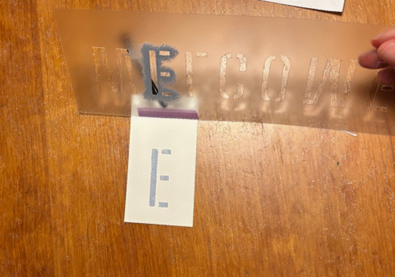 ステンシルシートを外して出来栄えを確認