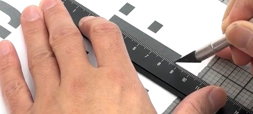 下絵に沿って切る