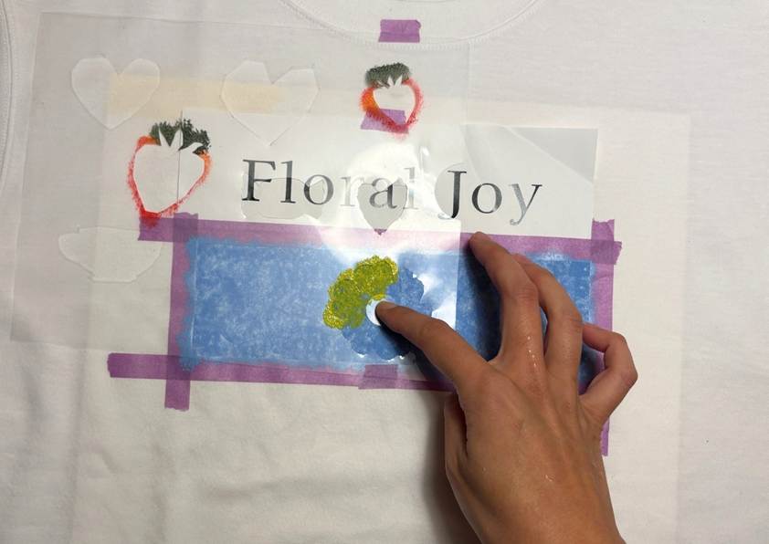 Tシャツの内側に厚紙を敷く